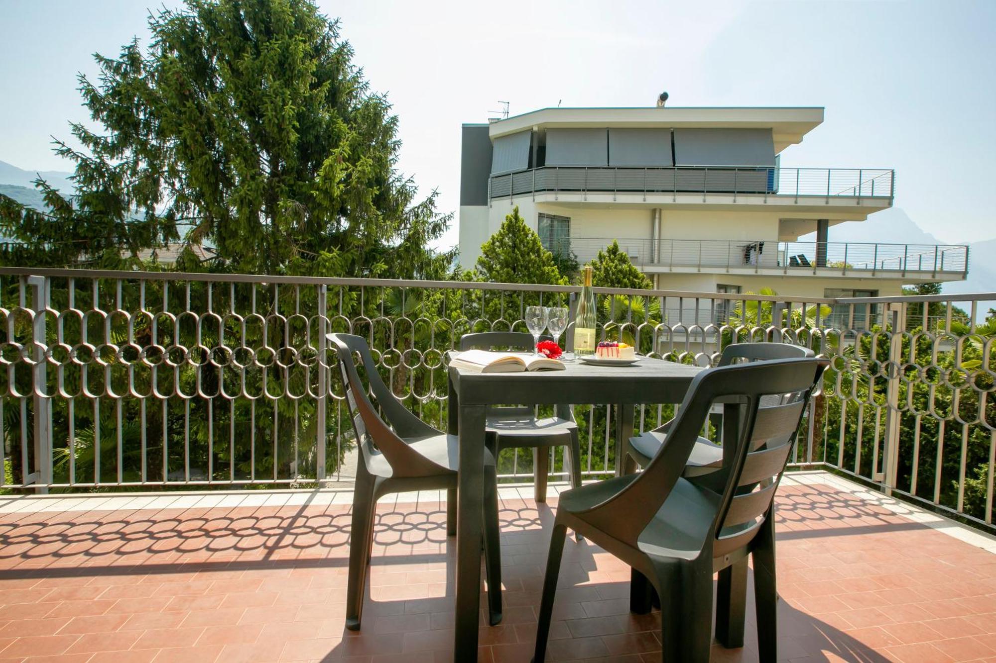 Riva Lago E Spiaggia Apartment 2 - Happy Rentals Экстерьер фото